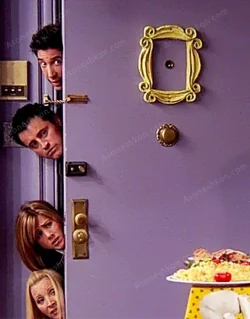 قاب در خانه مانیکا - سریال Friends